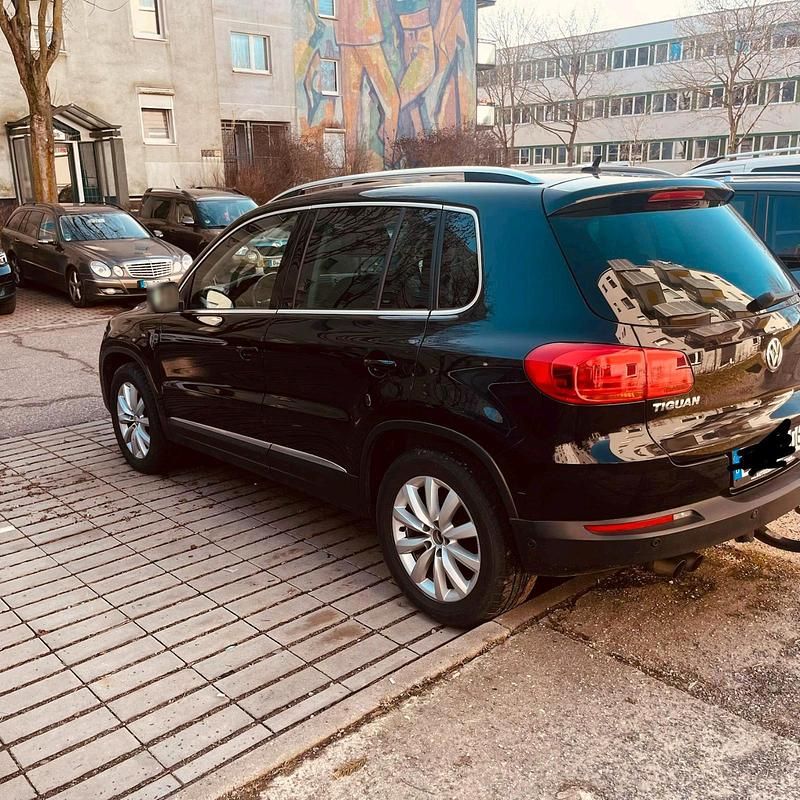 Gebraucht VW Tiguan 140 PS (102 kW) 2015 Schwarz SUV