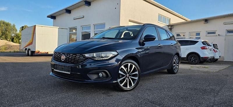 Blau Gebraucht 2017 Fiat Tipo Lounge Limousine | 8.390 € (Guter Preis) - Bild 1/4