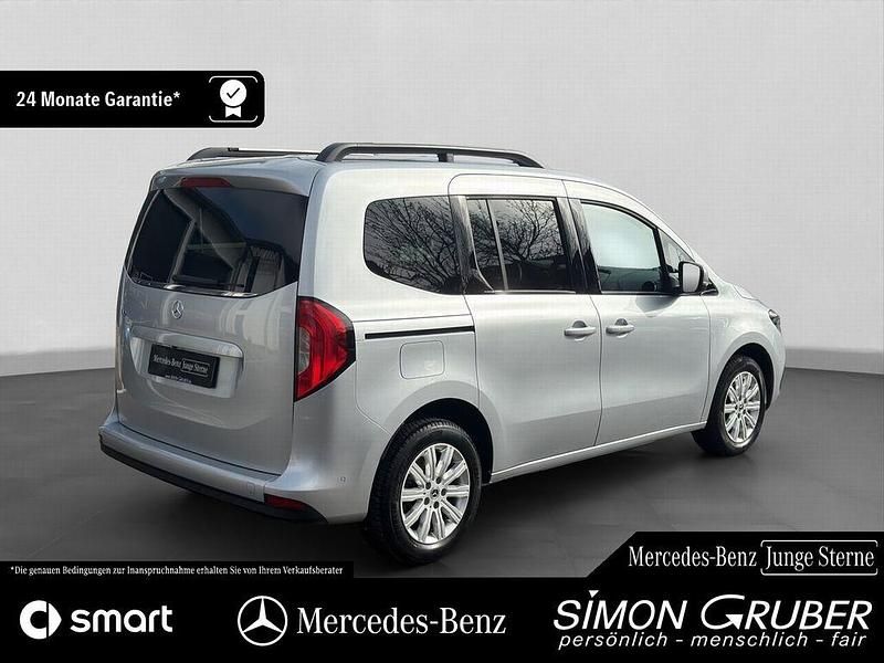 Gebraucht Mercedes T180 Progressive 131 PS (96 kW) 2024 Silber Van / Kleinbus