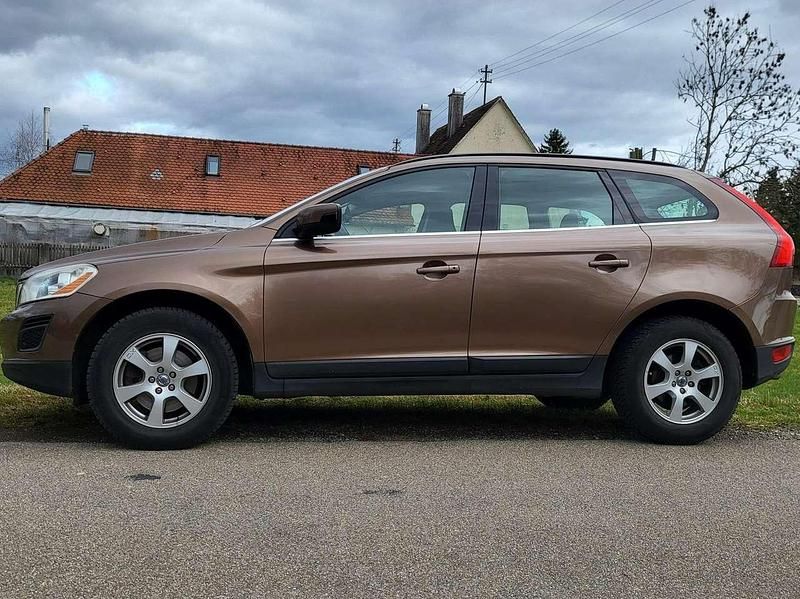 Gebraucht Volvo XC60 Momentum 163 PS (119 kW) 2010 Gold SUV