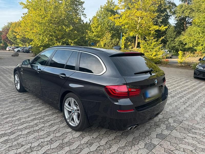 Schwarz Gebraucht 2013 BMW 530 Kombi | 9.900 € (Superpreis) - Bild 1/4