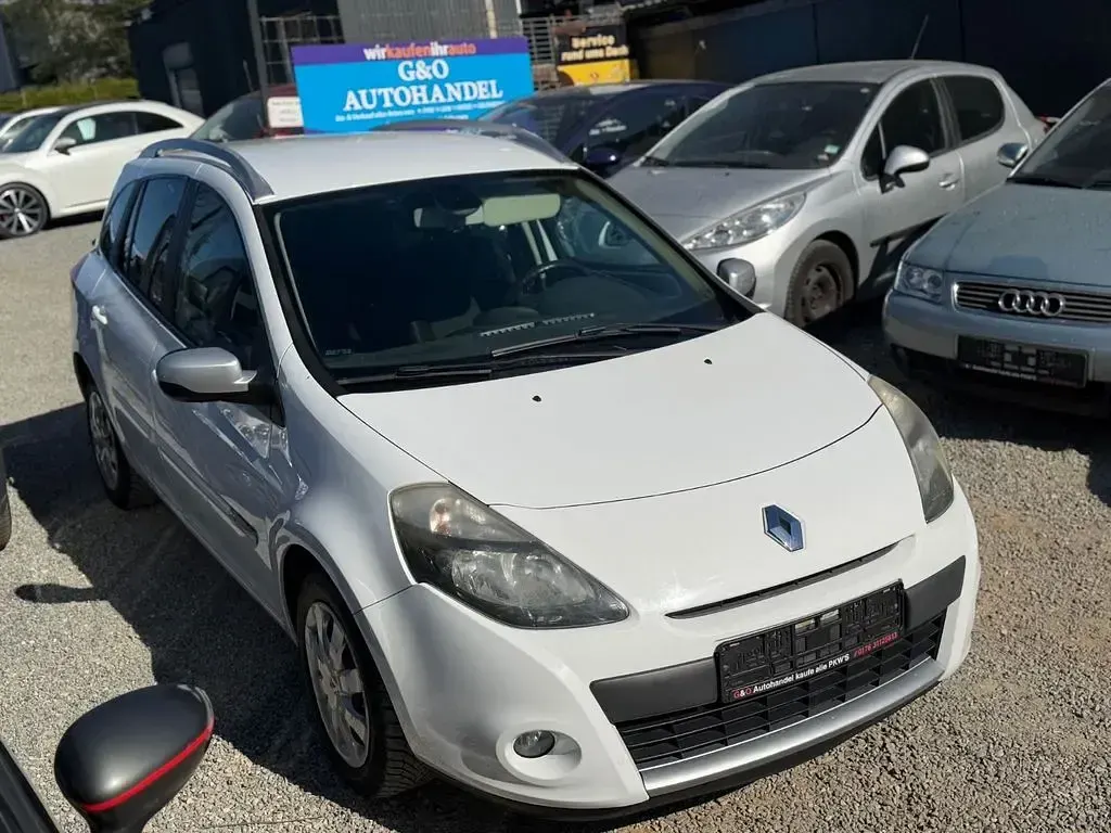 Gebraucht Renault Clio IV Authentique 68 PS (50 kW) 2012 Weiß Limousine