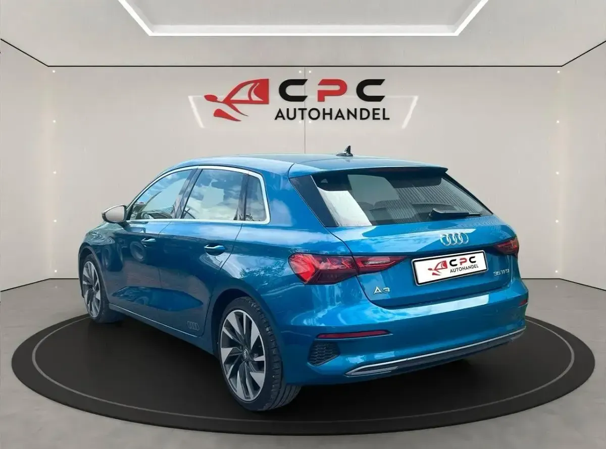 Używany Audi A3 Edition .1 150 KM (110 kW) 2020 Niebieski Sedan/Limuzyna