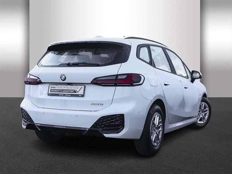 Gebraucht BMW 220 170 PS (125 kW) 2025 Alpinweiß uni Van / Kleinbus