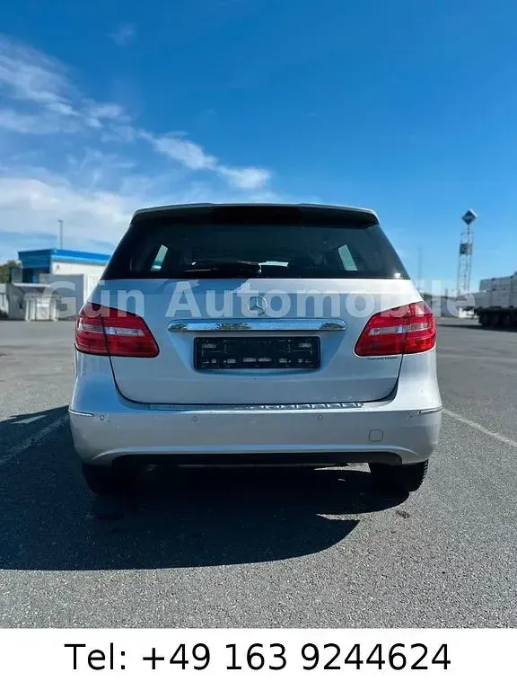 Gebraucht Mercedes B180 109 PS (80 kW) 2014 Silber Kleinwagen