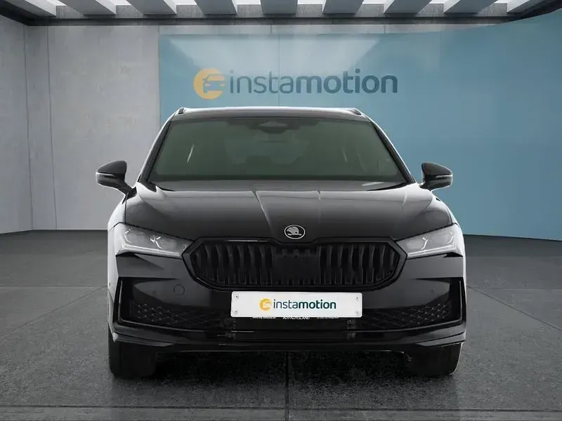 Neu Skoda Superb 193 PS (141 kW) 2026 Schwarz Kombi