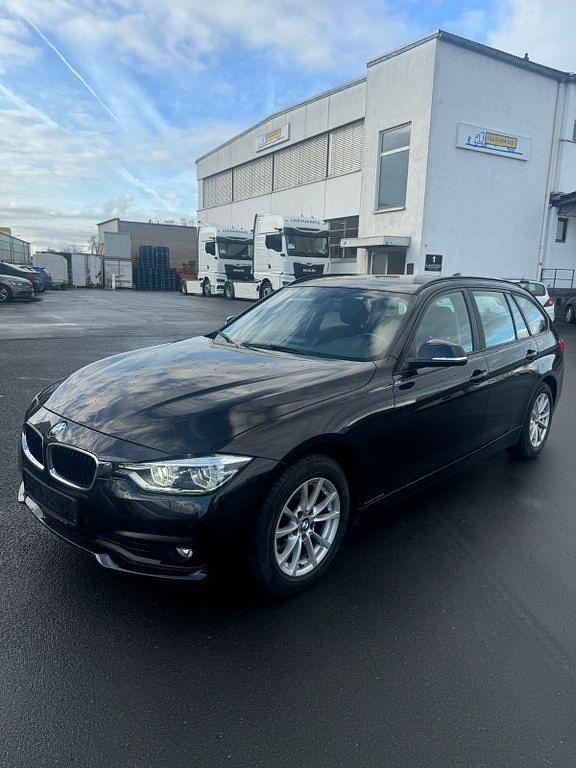 Schwarz Gebraucht 2015 BMW 320 Advantage Kombi | 12.590 € (Fairer Preis) - Bild 1/4