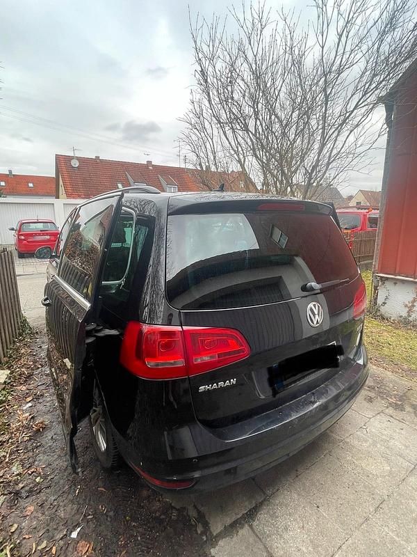 Gebraucht VW Sharan 140 PS (102 kW) 2011 Schwarz Van / Kleinbus