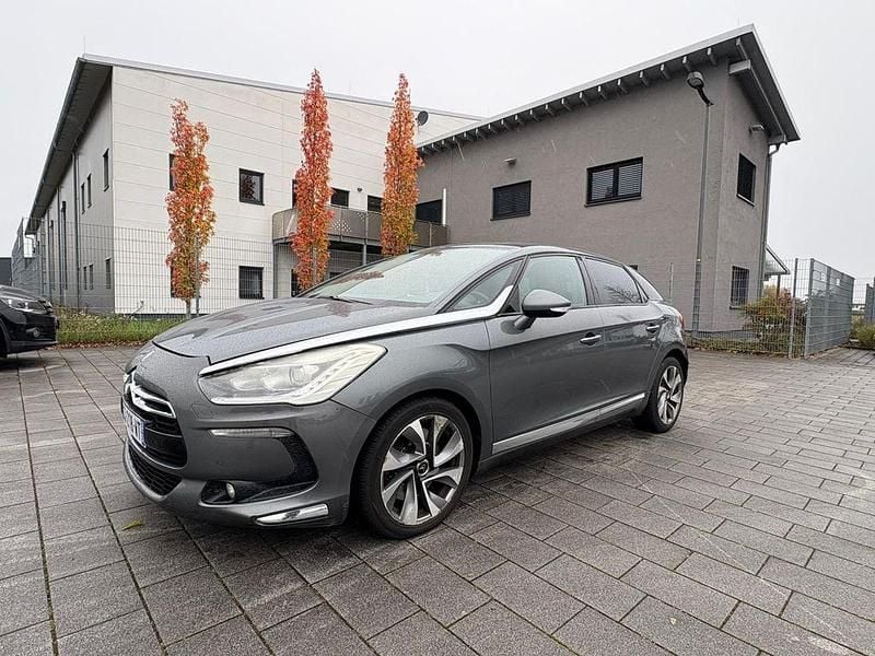 Grau Gebraucht 2012 Citroën DS5 Sport Chic Kleinwagen | 3.490 € (Superpreis) - Bild 1/4