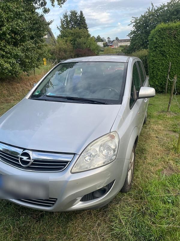 Silber Gebraucht 2010 Opel Zafira Van / Kleinbus | 2.800 € (Fairer Preis) - Bild 1/4