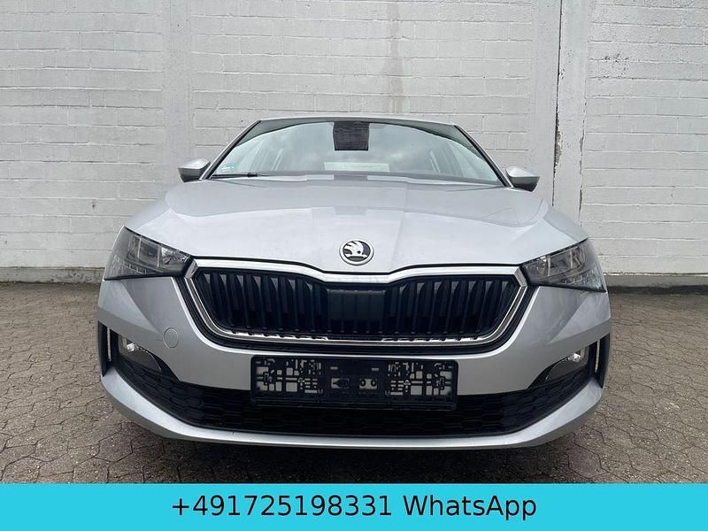Silber Gebraucht 2020 Skoda Scala Cool Plus Kleinwagen | 6.900 € - Bild 1/4