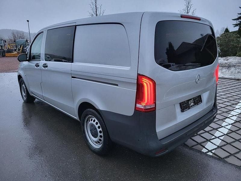 Gebraucht Mercedes Vito 190 PS (139 kW) 2021 Brillantsilber metallic Van