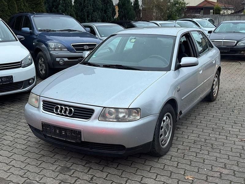 Grau Gebraucht 2001 Audi A3 Ambiente Limousine | 1.999 € (Fairer Preis) - Bild 1/4