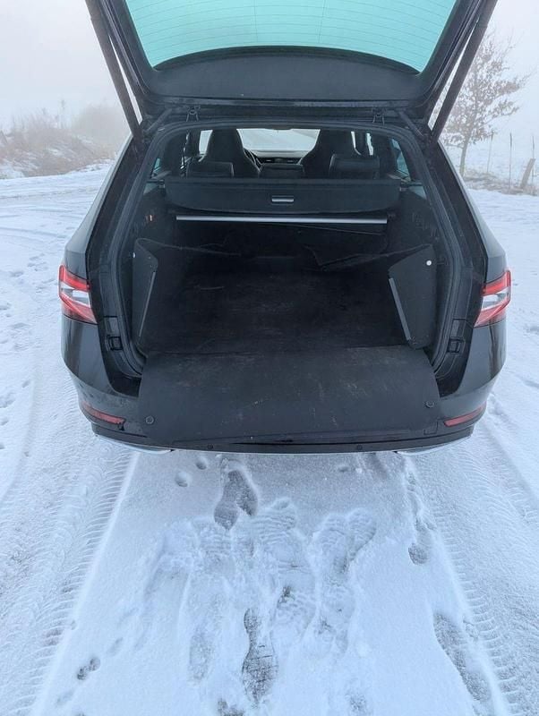 Gebraucht Skoda Superb SportLine 190 PS (139 kW) 2017 Schwarz Kombi