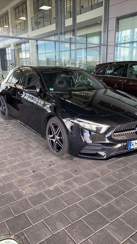 Schwarz Gebraucht 2018 Mercedes A200 AMG line Limousine | 21.890 € (Guter Preis) - Bild 1/4