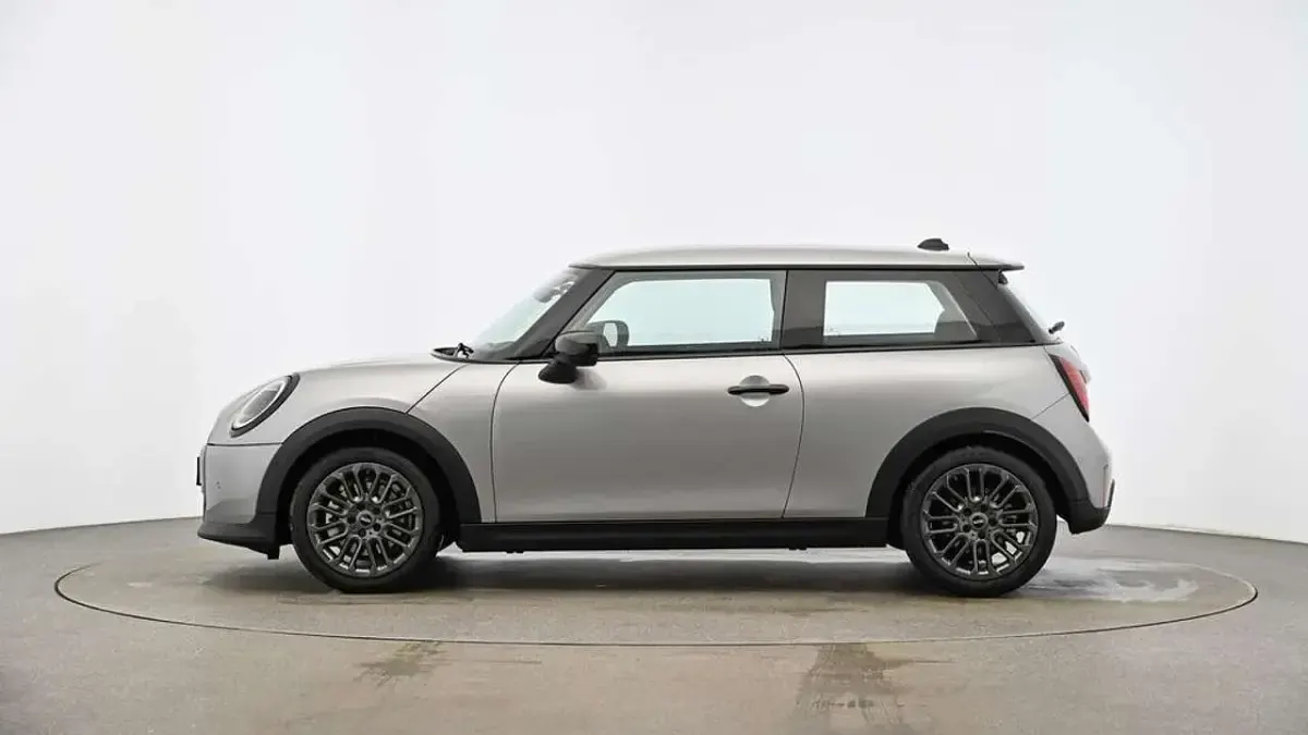 Używany Mini Cooper Classic 156 KM (114 kW) 2024 Szary Hatchback