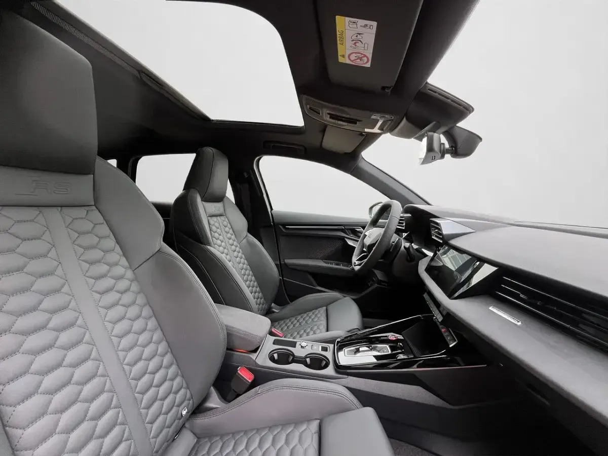 Neu Audi RS3 Sportback Advanced 400 PS (294 kW) 2026 Daytonagrau perleffekt (metallic) Kleinwagen