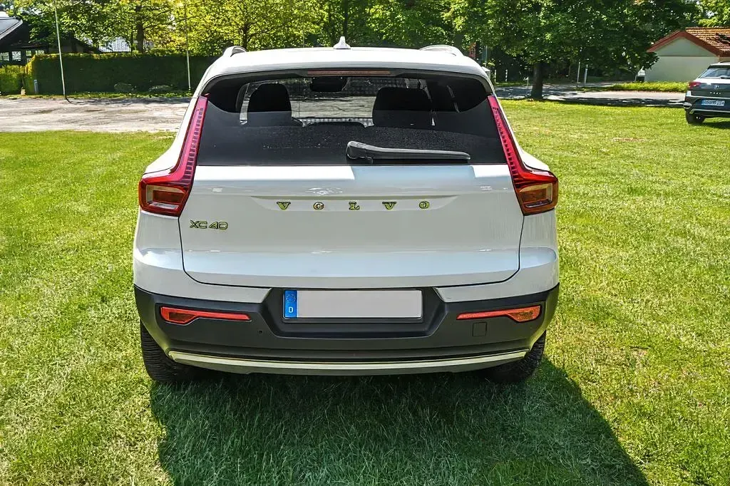 Usata Volvo XC40 Momentum 190 CV (139 kW) 2018 Bianco SUV