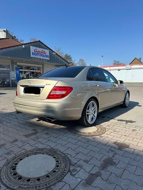 Gebraucht Mercedes C350 Elegance 306 PS (225 kW) 2012 Beige Limousine
