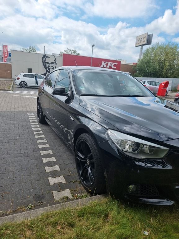 Schwarz Gebraucht 2013 BMW 520 Gran Turismo Luxury Line Limousine | 10.300 € (Fairer Preis) - Bild 1/4