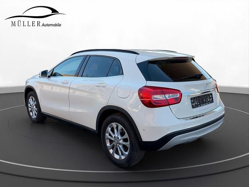 Gebraucht Mercedes GLA250 Style 211 PS (155 kW) 2015 Weiß SUV