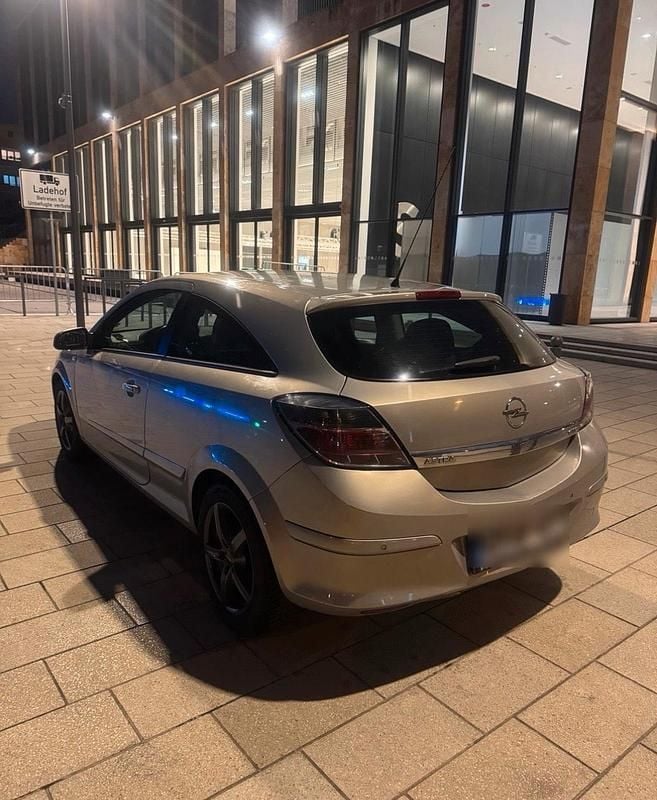 Gebraucht Opel Astra 90 PS (66 kW) 2008 Andere farben Coupé