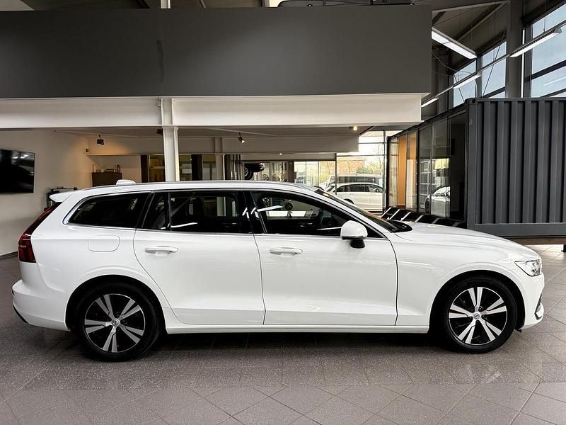 Gebraucht Volvo V60 Momentum 197 PS (144 kW) 2020 Weiß Kombi