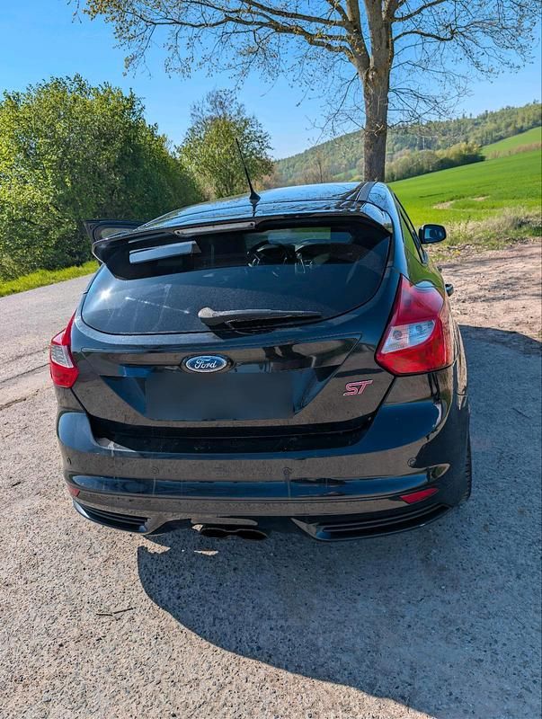 Second-hand Ford Focus ST 250 CP (183 kW) 2012 Negru Hatchback