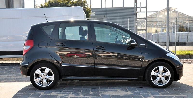 Gebraucht Mercedes A180 109 PS (80 kW) 2012 Schwarz Kleinwagen