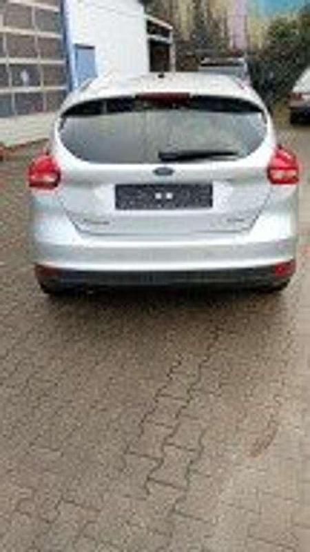 Gebraucht Ford Focus Titanium 125 PS (91 kW) 2016 Polarsilbermetallic Limousine