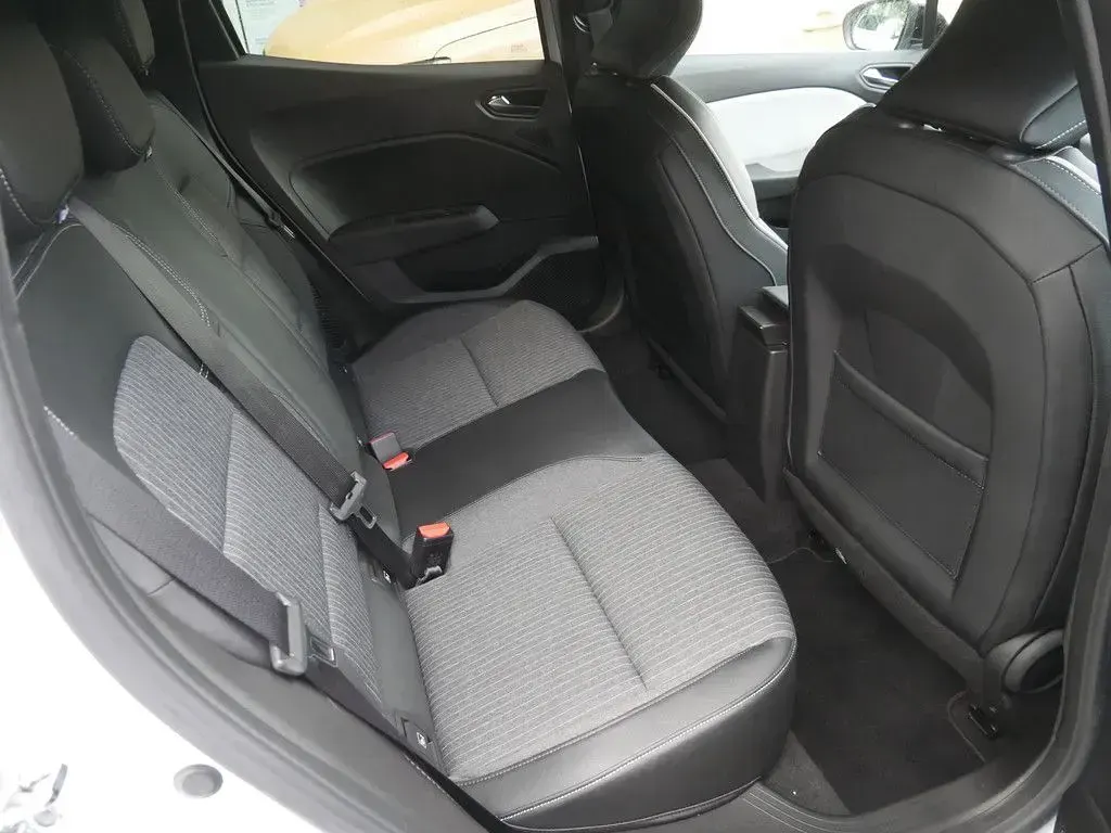 Gebraucht Renault Clio V Techno 143 PS (105 kW) 2022 Weiß Limousine