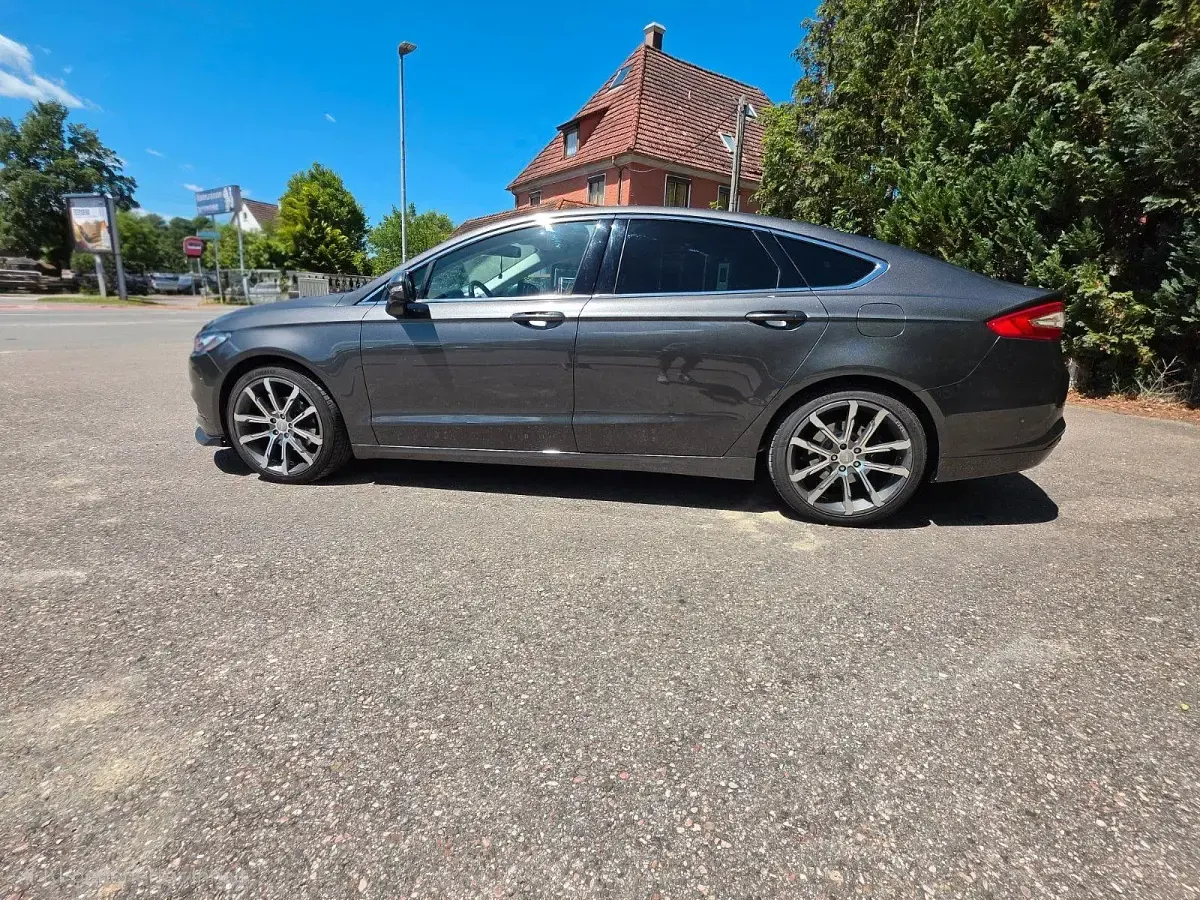 Gebraucht Ford Mondeo Titanium 160 PS (117 kW) 2018 Grau Limousine