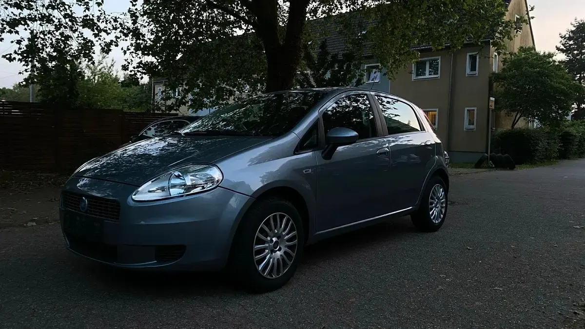 Gebraucht Fiat Grande Punto 77 PS (56 kW) 2009 Grau Kleinwagen