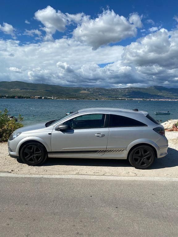Gebraucht Opel Astra GTC 90 PS (66 kW) 2009 Silber Coupé