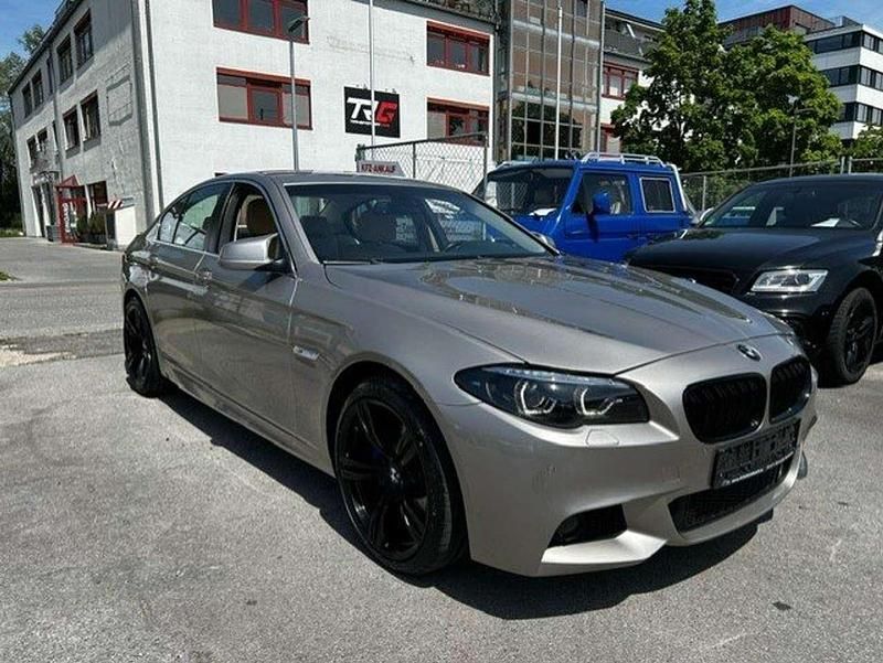 Kaschmirsilber metallic Gebraucht 2010 BMW 523 M Sport Limousine | 17.000 € - Bild 1/4