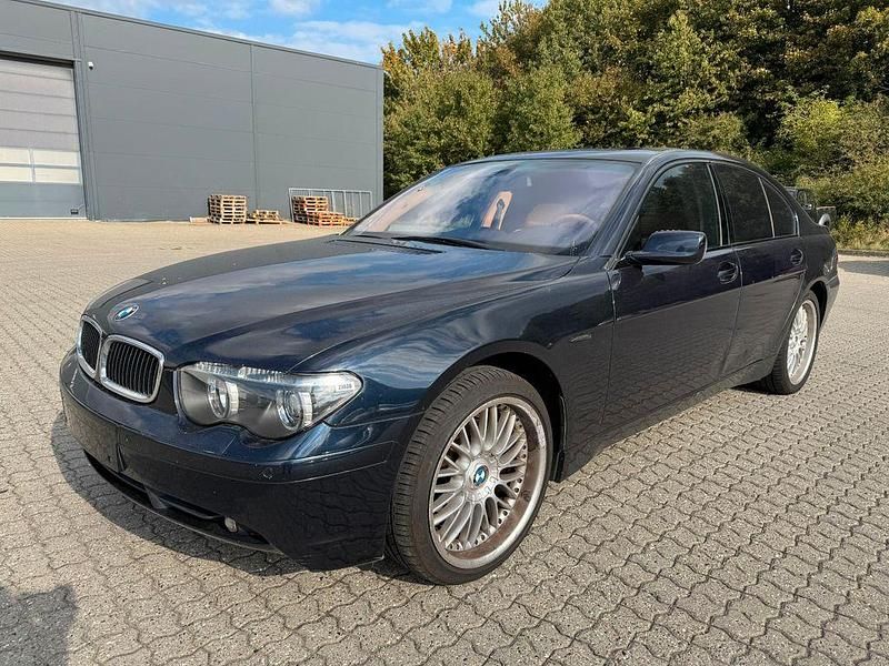 Blau Gebraucht 2003 BMW 735 Limousine | 5.200 € - Bild 1/4