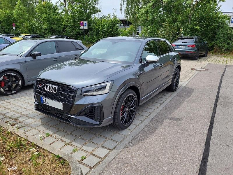 Grau Gebraucht 2022 Audi SQ2 Sport SUV | 39.990 € (Etwas zu teuer) - Bild 1/4