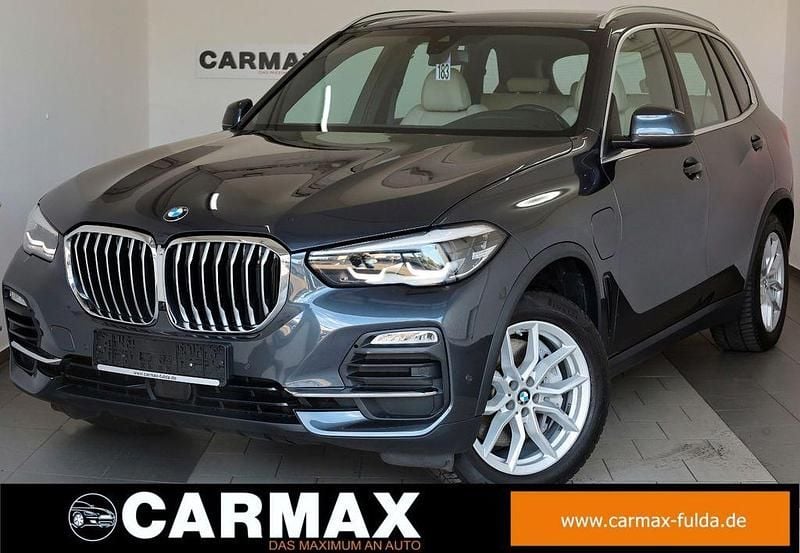 Arktikgrau brillanteffekt (metallic) Gebraucht 2021 BMW X5 Sport Line SUV | 39.500 € - Bild 1/4