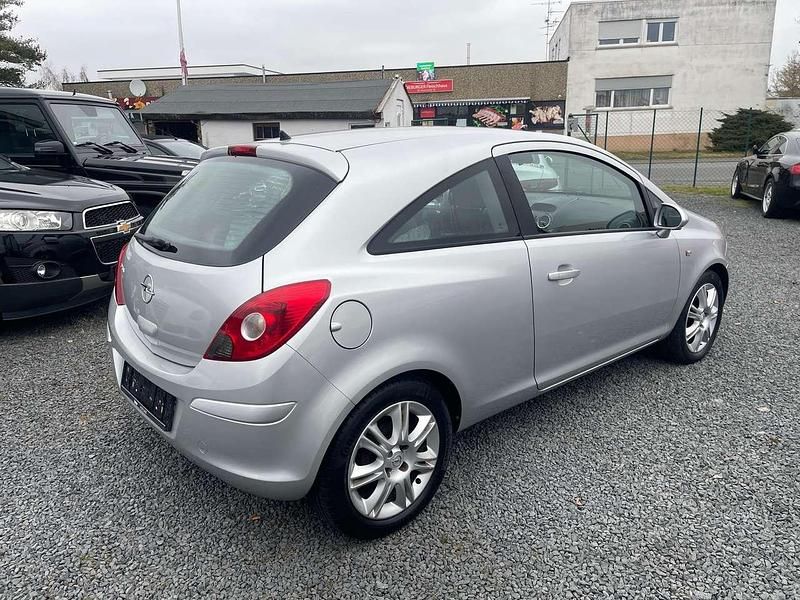 Gebraucht Opel Corsa Innovation 90 PS (66 kW) 2009 Starsilber iii m2 Kleinwagen
