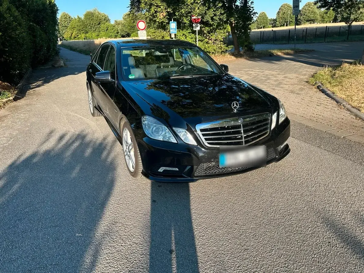 Gebraucht Mercedes E300 231 PS (169 kW) 2011 Schwarz Limousine