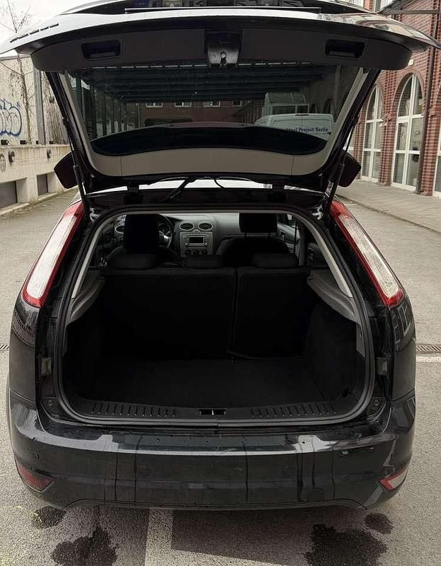Gebraucht Ford Focus Viva 101 PS (74 kW) 2010 Schwarz Limousine