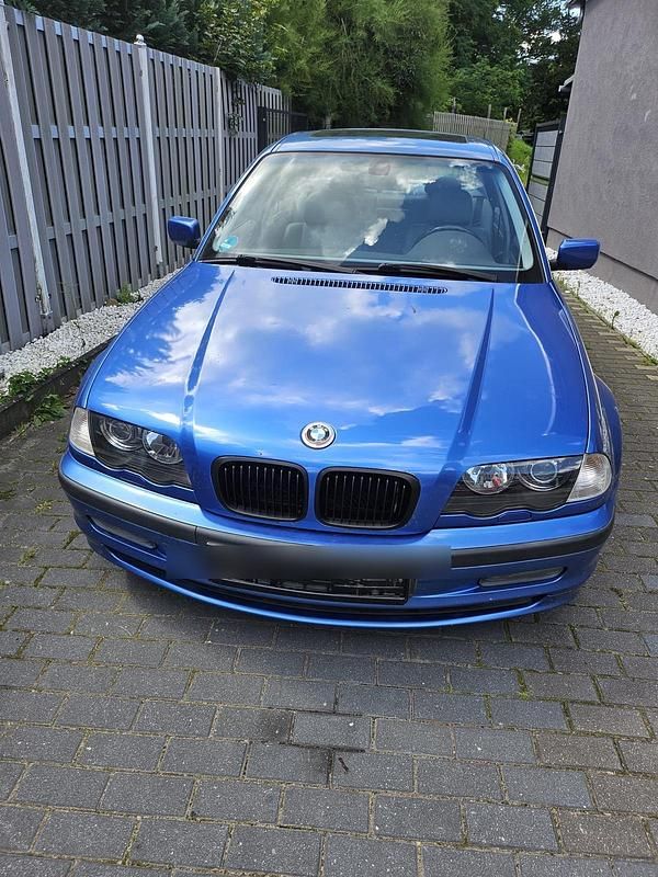 Blau Gebraucht 2001 BMW 320 Limousine | 2.700 € (Fairer Preis) - Bild 1/4