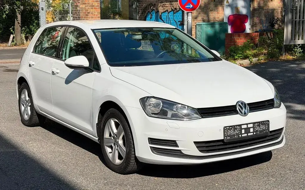 Gebraucht VW Golf VII Comfortline 125 PS (91 kW) 2014 Weiß Limousine