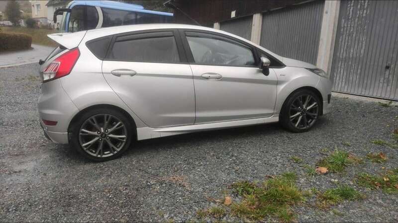 Silber Gebraucht 2015 Ford Fiesta ST-Line Kleinwagen | 7.500 € (Guter Preis) - Bild 1/4