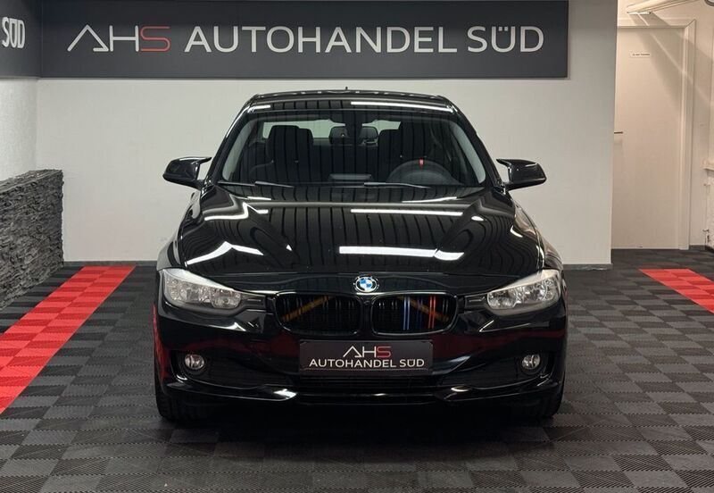 Gebraucht BMW 318 143 PS (105 kW) 2012 Schwarz Limousine