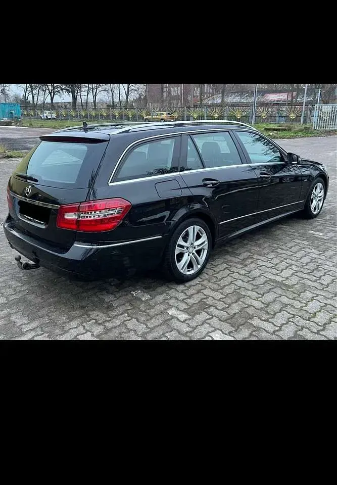 Gebraucht Mercedes E200 Avantgarde 184 PS (135 kW) 2011 Kombi