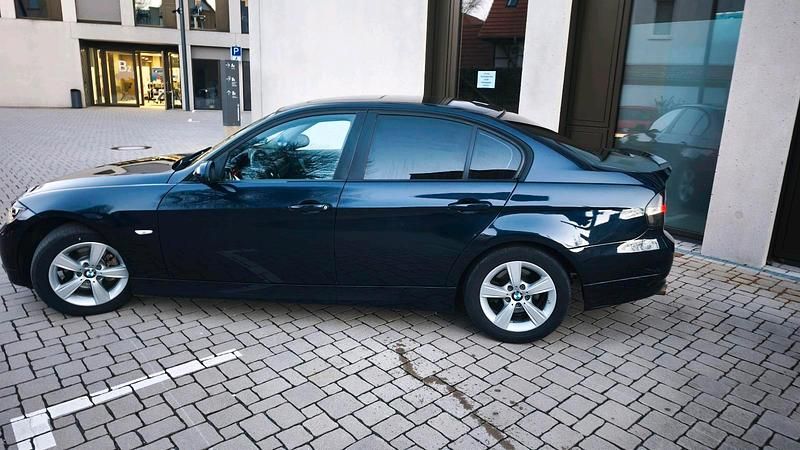 Gebraucht BMW 320 150 PS (110 kW) 2006 Blau Limousine