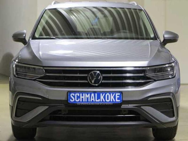 Pyrite silver (metallic) Gebraucht 2024 VW Tiguan Allspace Move SUV | 35.950 € (Fairer Preis) - Bild 1/4