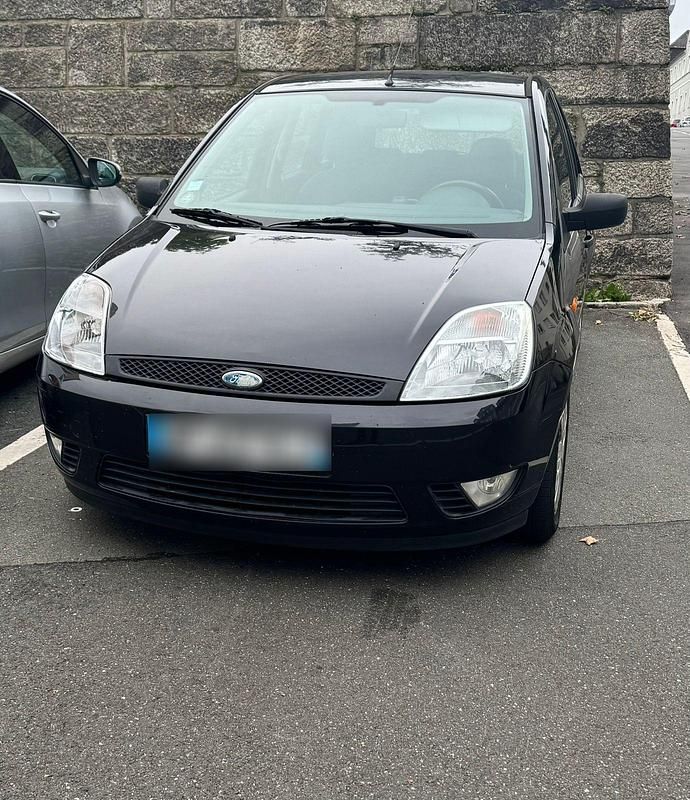 Schwarz Gebraucht 2004 Ford Fiesta Kombi | 999 € (Fairer Preis) - Bild 1/4