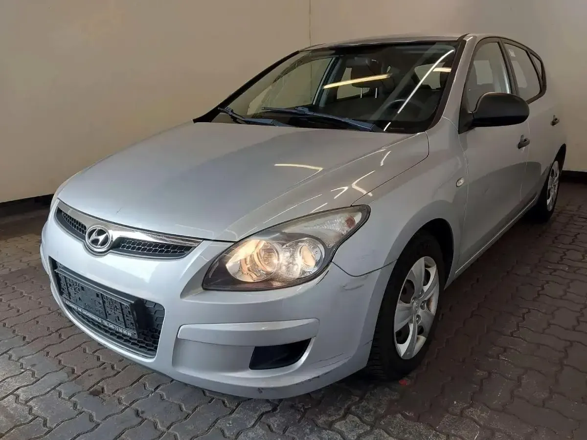 Gebraucht Hyundai i30 109 PS (80 kW) 2009 Silber Limousine